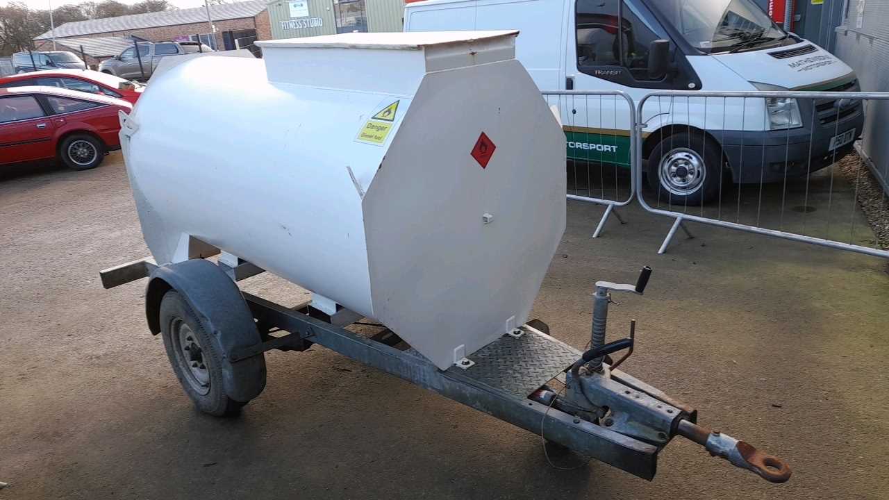 Lot 115 - 1000 L BUNDED DIESEL BOWSER