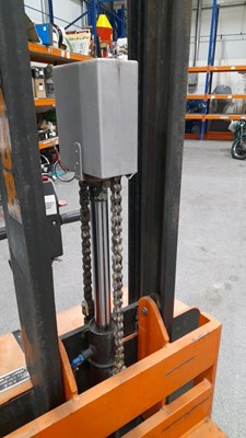 Lot 241 - ROBUR ELECTRIC FORK LIFT , TYPE B691500 1000KG LIFT