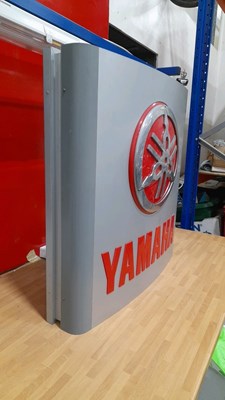 Lot 623 - YAMAHA LIGHT UP DEALER SIGN 30" X 29"
