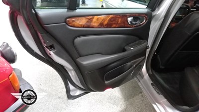 Lot 850 - 2005 JAGUAR XJ8 V8 SPORT AUTO