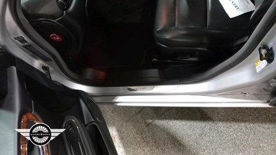 Lot 850 - 2005 JAGUAR XJ8 V8 SPORT AUTO