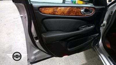 Lot 850 - 2005 JAGUAR XJ8 V8 SPORT AUTO