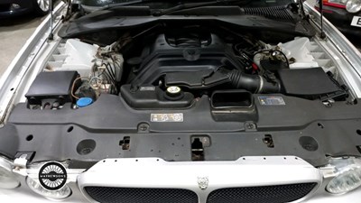 Lot 850 - 2005 JAGUAR XJ8 V8 SPORT AUTO
