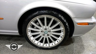 Lot 850 - 2005 JAGUAR XJ8 V8 SPORT AUTO