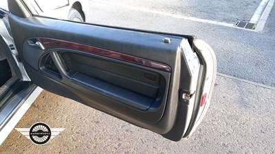 Lot 882 - 1998 MERCEDES SL 320 AUTO