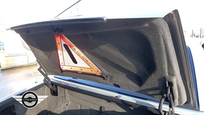 Lot 882 - 1998 MERCEDES SL 320 AUTO
