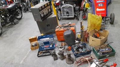 Lot 289 - LARGE LOT OF TOOLS, JACKS ETC
