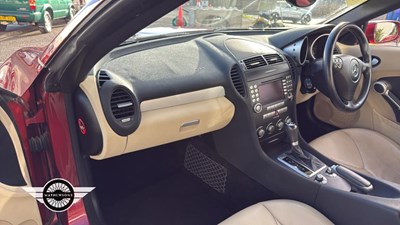 Lot 180 - 2004 MERCEDES SLK 200 KOMPRESSOR AUTO