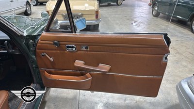 Lot 72 - 1972 MERCEDES 250 CE