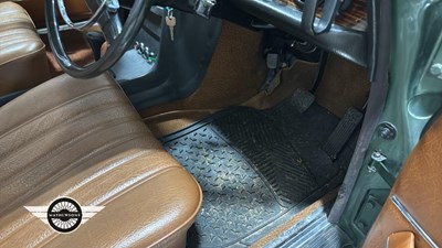 Lot 72 - 1972 MERCEDES 250 CE