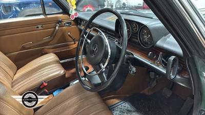 Lot 72 - 1972 MERCEDES 250 CE
