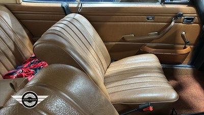 Lot 72 - 1972 MERCEDES 250 CE