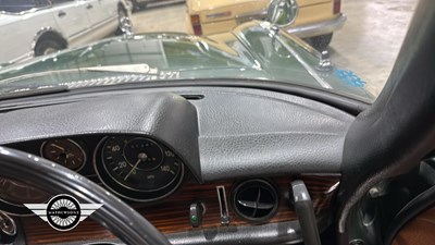 Lot 72 - 1972 MERCEDES 250 CE