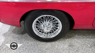 Lot 264 - 1975 MG B
