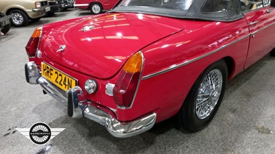 Lot 264 - 1975 MG B