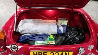 Lot 264 - 1975 MG B