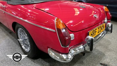 Lot 264 - 1975 MG B