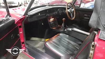 Lot 264 - 1975 MG B