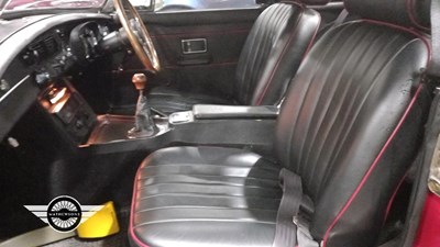 Lot 264 - 1975 MG B