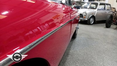 Lot 264 - 1975 MG B