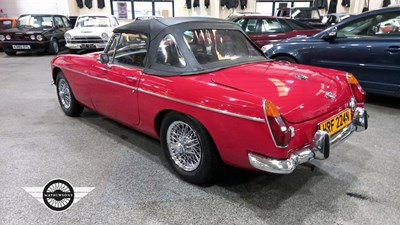 Lot 264 - 1975 MG B