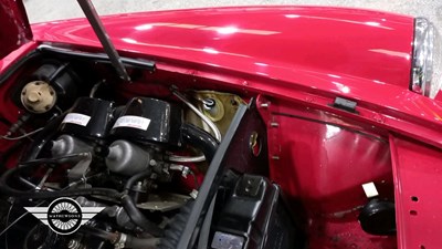 Lot 264 - 1975 MG B