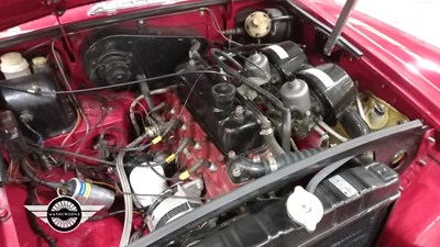 Lot 264 - 1975 MG B