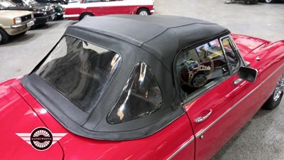 Lot 264 - 1975 MG B