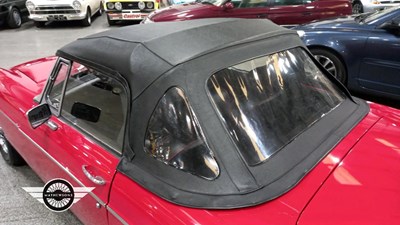 Lot 264 - 1975 MG B
