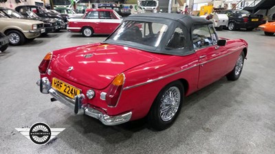 Lot 264 - 1975 MG B