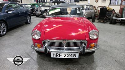 Lot 264 - 1975 MG B