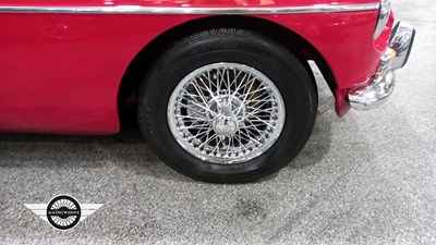 Lot 264 - 1975 MG B