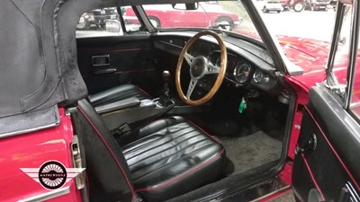 Lot 264 - 1975 MG B