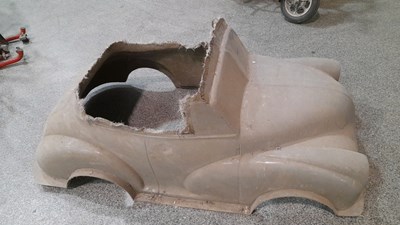 Lot 663 - MORRIS 1000 SCALE MODEL FIBRE GLASS CAR BODY