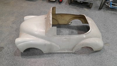 Lot 671 - MORRIS 1000 SCALE MODEL FIBRE GLASS CAR BODY