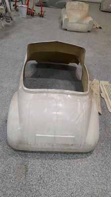 Lot 671 - MORRIS 1000 SCALE MODEL FIBRE GLASS CAR BODY