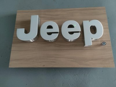 Lot 265 - JEEP 12V LIGHT UP SIGN 39" X 25"