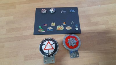 Lot 377 - LAPEL AND VEHICLE BADGES