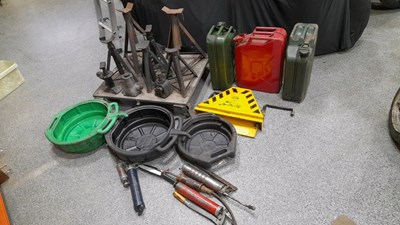 Lot 743 - SELECTION OF JACKS,AXLE STANDS & A RAILWAY TRUNK TROLLEY ETC