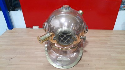 Lot 277 - DIVERS HELMET