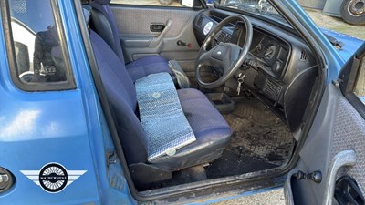 Lot 678 - 1990 FORD ESCORT 35