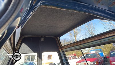 Lot 678 - 1990 FORD ESCORT 35
