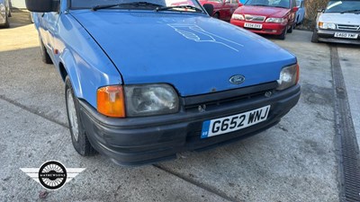 Lot 678 - 1990 FORD ESCORT 35