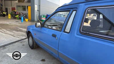 Lot 678 - 1990 FORD ESCORT 35
