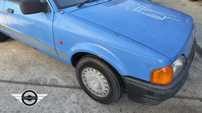 Lot 678 - 1990 FORD ESCORT 35
