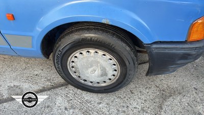 Lot 678 - 1990 FORD ESCORT 35