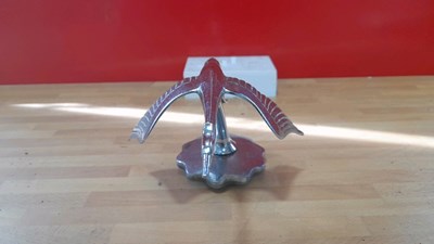 Lot 137 - SWAN CAR MASCOT