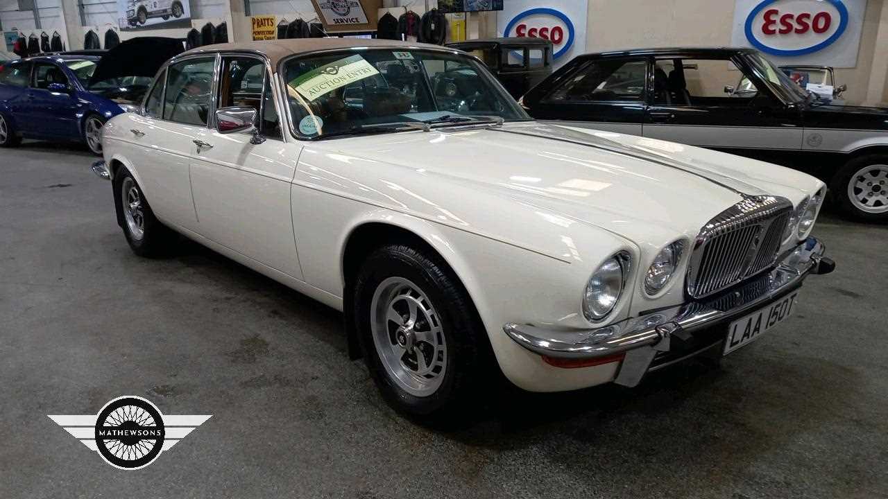 Lot 834 - 1978 DAIMLER SOVEREIGN 4.2 LWB AUTO