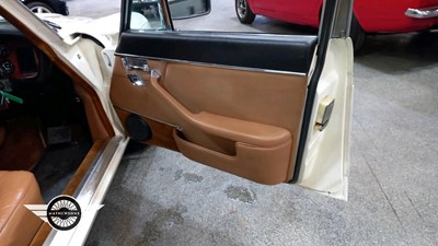 Lot 834 - 1978 DAIMLER SOVEREIGN 4.2 LWB AUTO