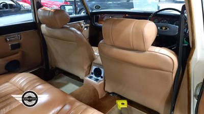 Lot 834 - 1978 DAIMLER SOVEREIGN 4.2 LWB AUTO